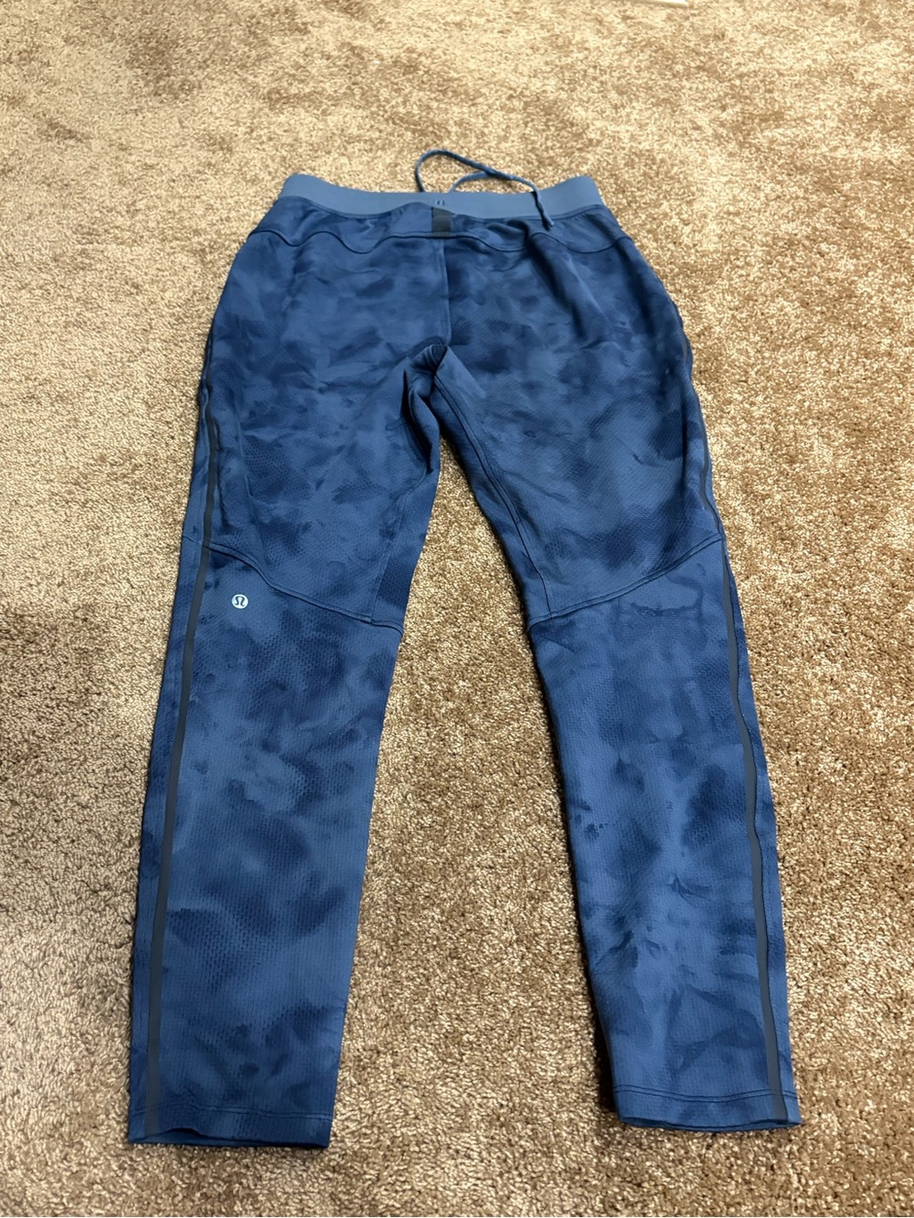 Lululemon Textured Tech Pant Medium - Picture 2 of 5